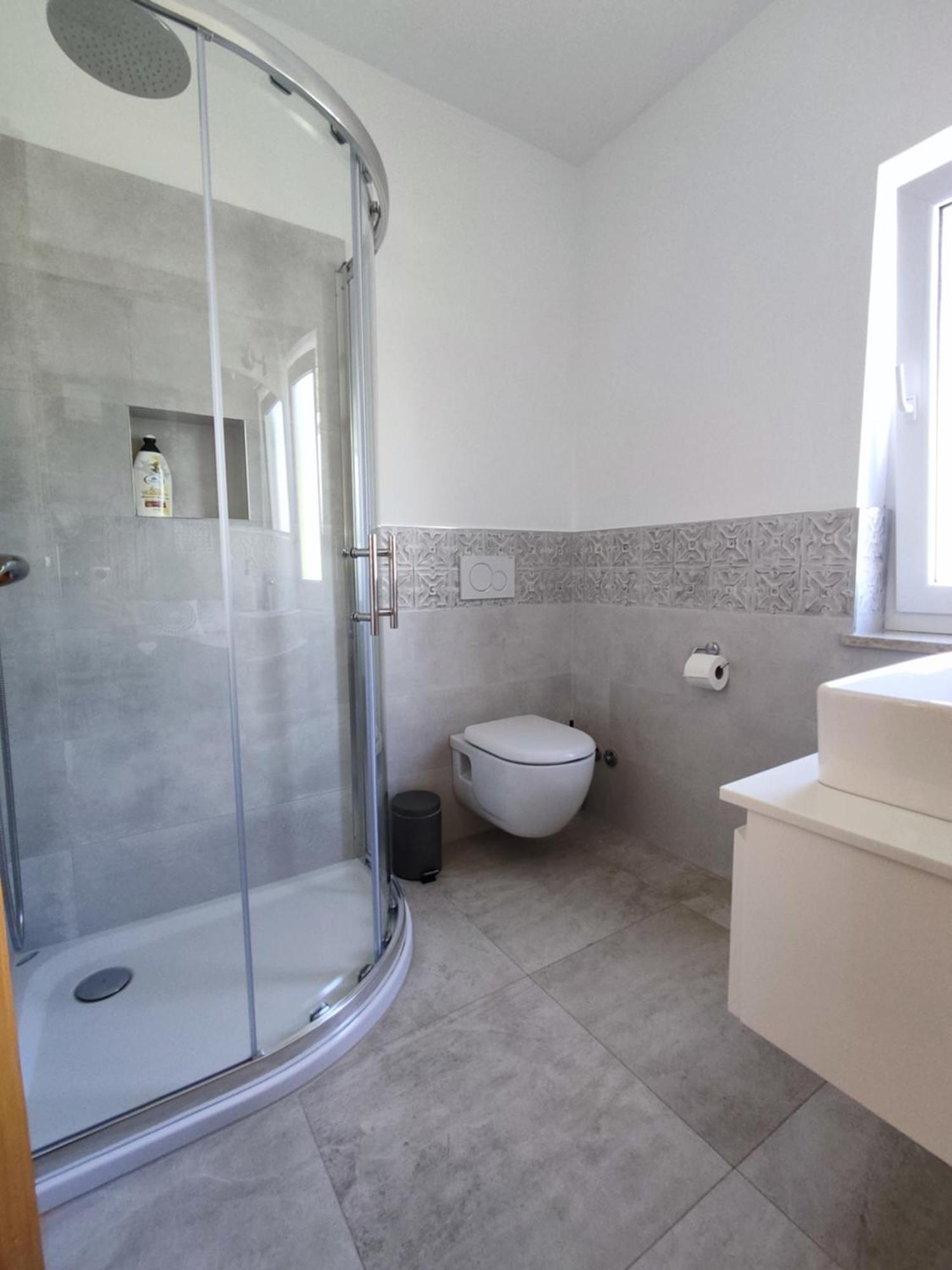Apartment Danijela Sea View And Free Parking
